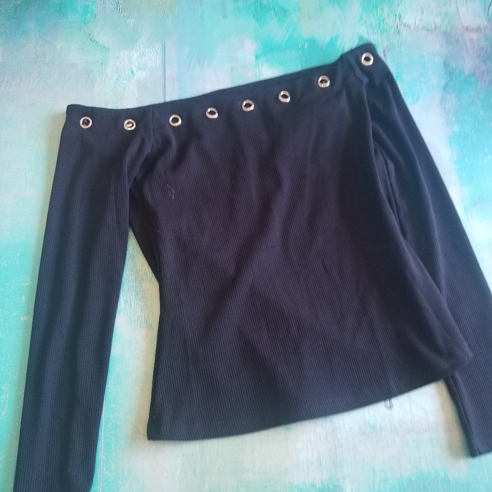Black off the shoulder with metal details SMALL